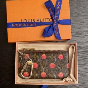 Authentic 🍒Louis Vuitton
pre-owned cherry key pouch 🍒